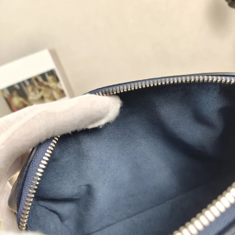 Louis Vuitton Crossbody Bag Speedy20 Calfskin One Size 20.5 × 12 × 13.5 cm — detail view 1 of 12