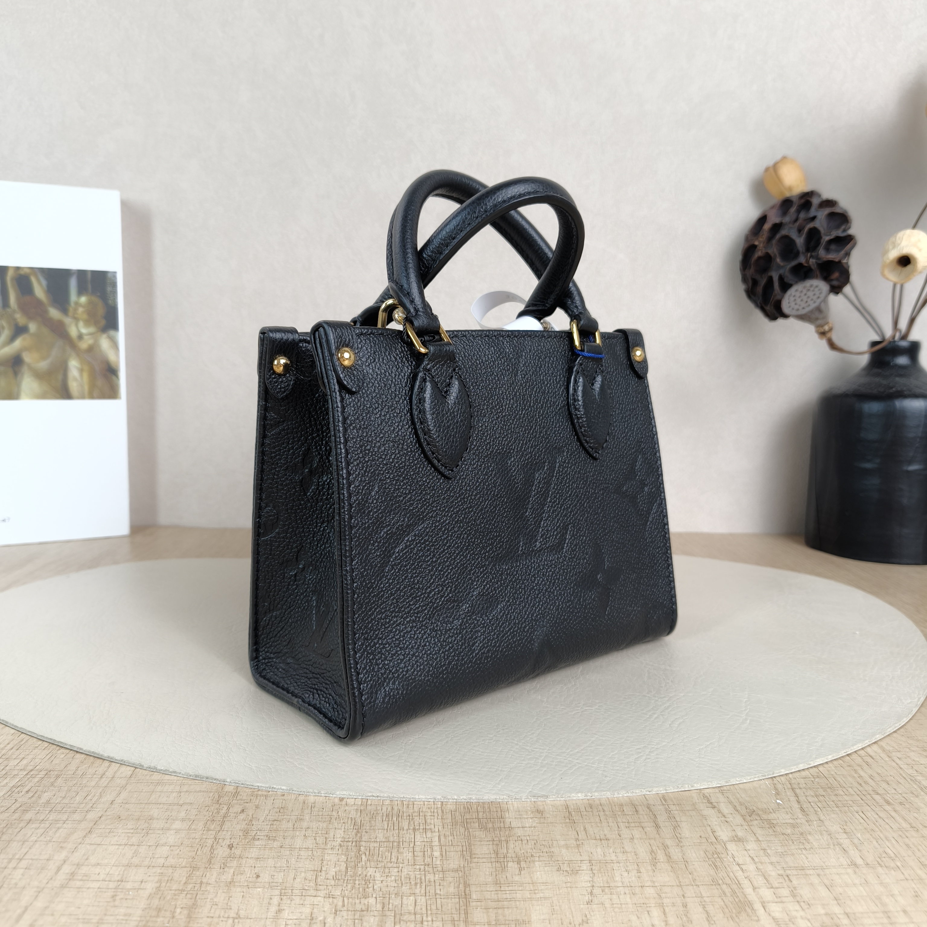 Louis Vuitton Crossbody Bag Onthego BB Black Empreinte Embossed Calfskin Monogram BB18 × 8.5 × 15 cm — cover view 4 of 5