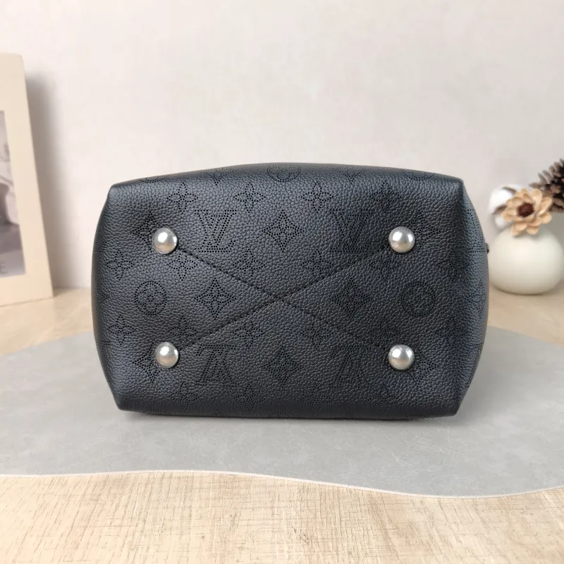 Louis Vuitton Crossbody Bag BELLA Black Calfskin One Size 22 × 14 × 19 cm — cover view 5 of 5