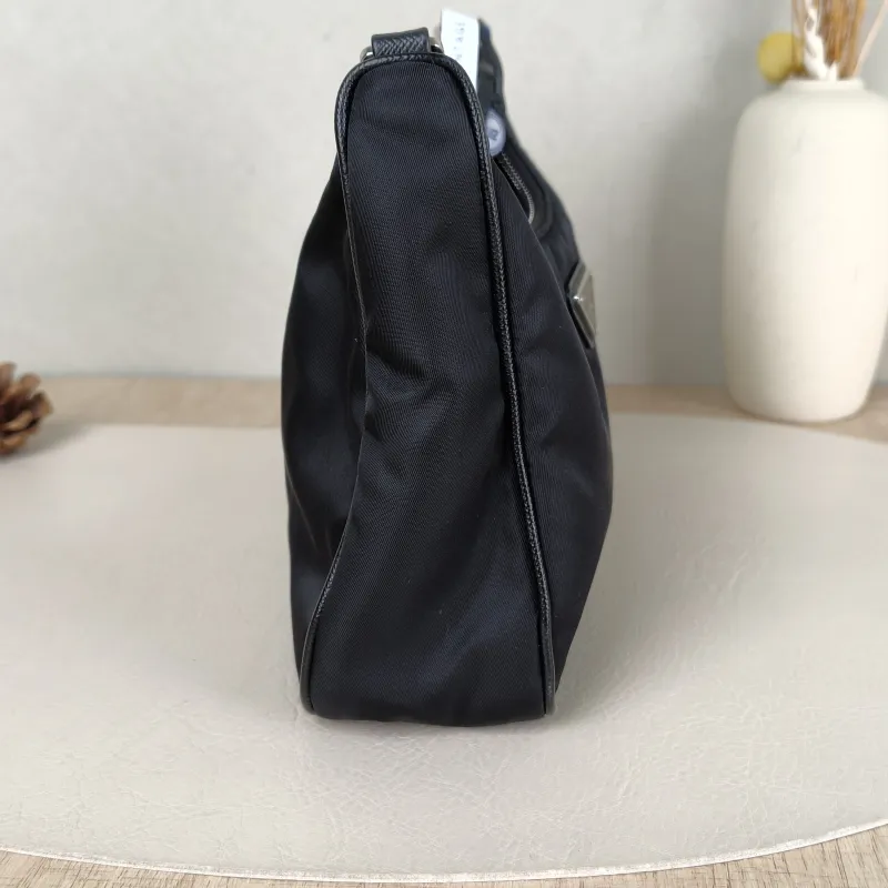 PRADA Shoulder Bag Re-Edition hobo — detail view 5 of 14