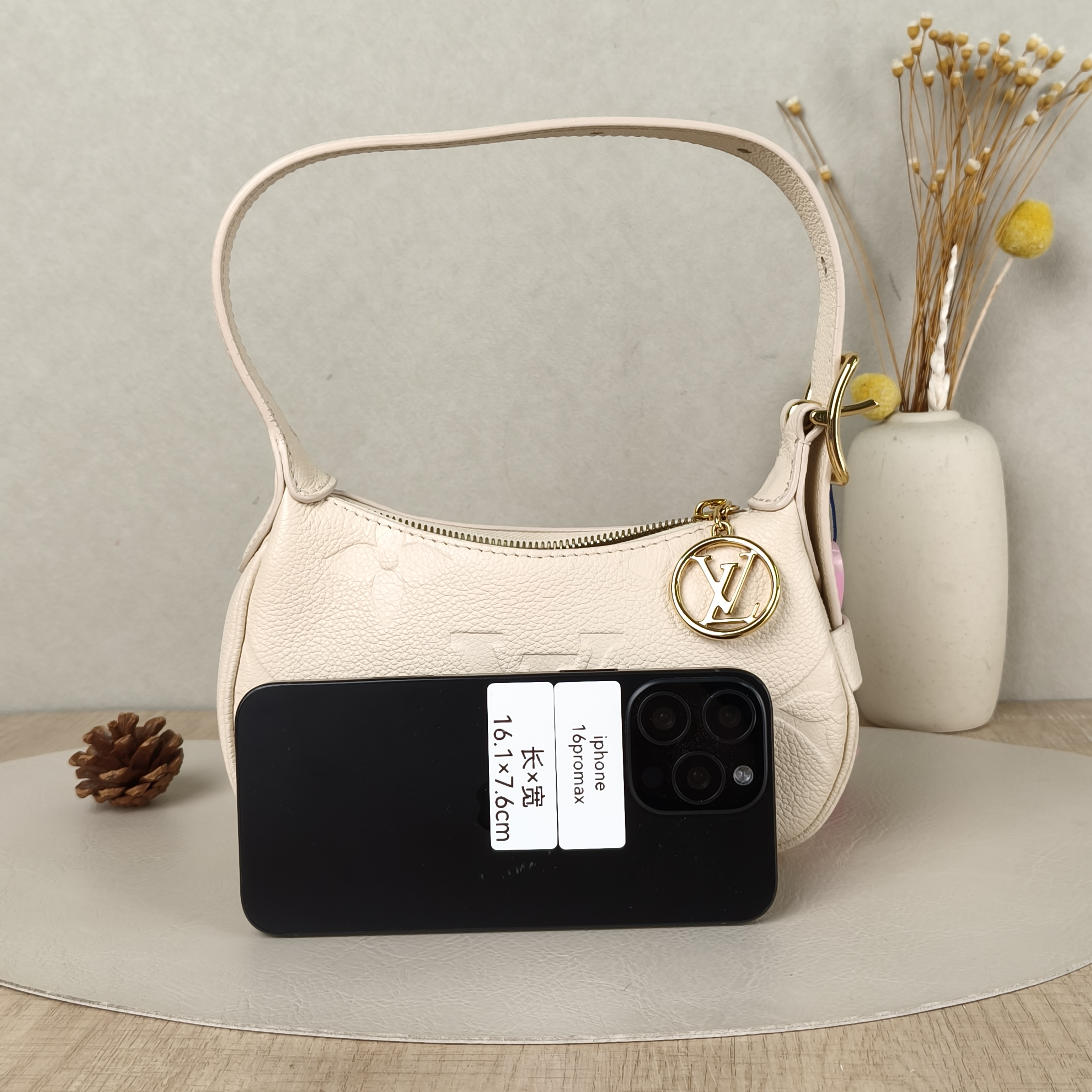 Louis Vuitton Shoulder Bag Moon White Calfskinmini20.5 × 5 × 11 cm — cover view 4 of 5