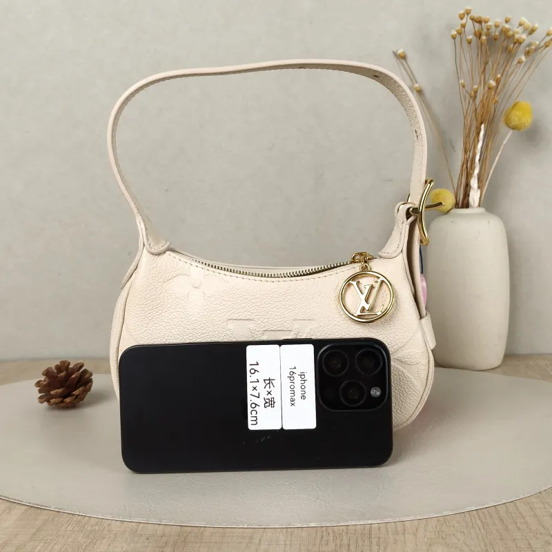 Louis Vuitton Shoulder Bag Moon White Calfskinmini20.5 × 5 × 11 cm — cover view 4 of 5