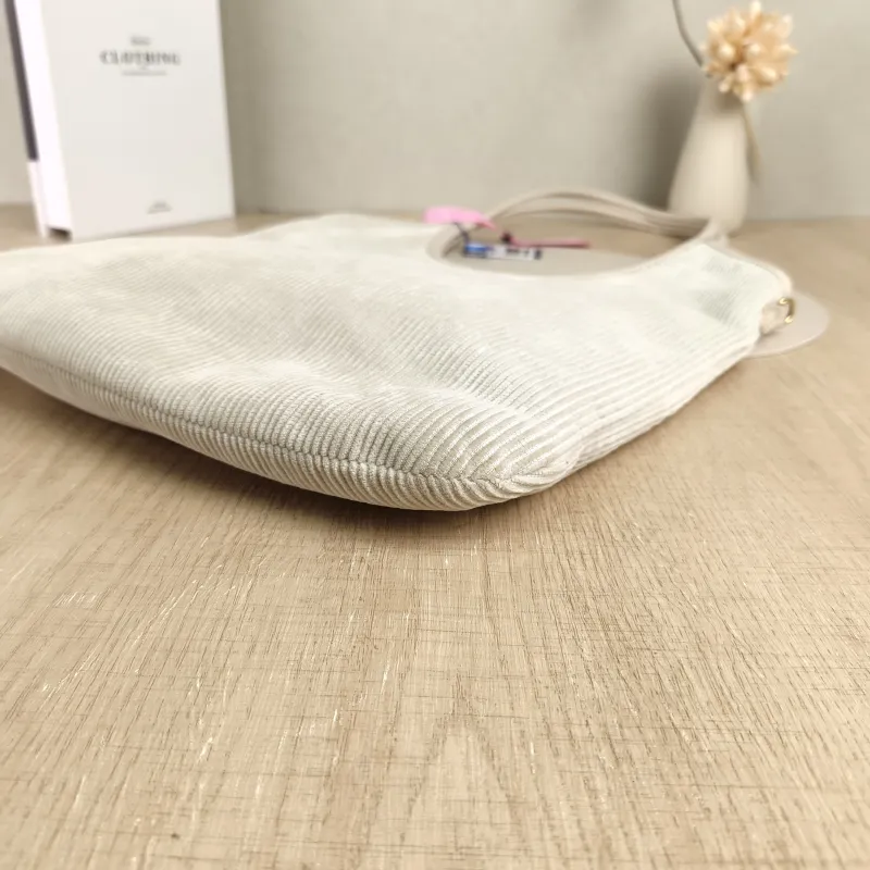 Miumiu Shoulder Bag IVY Tote Shopping Tote White Medium35*40 — detail view 11 of 11