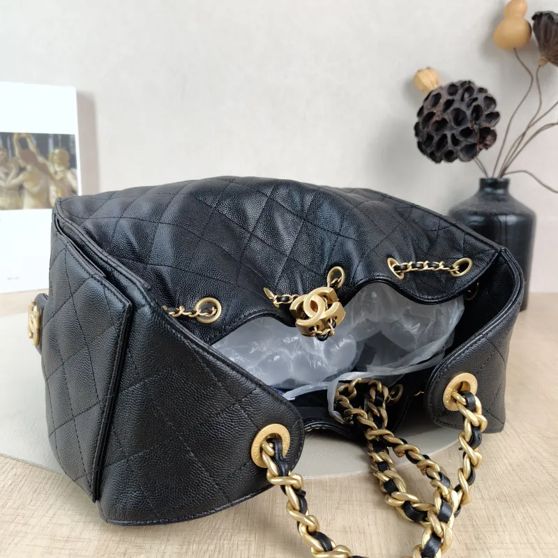 Chanel Shoulder Bag25Bag Black Grained Calfskin Small26 × 14 × 30 cm — detail view 10 of 12
