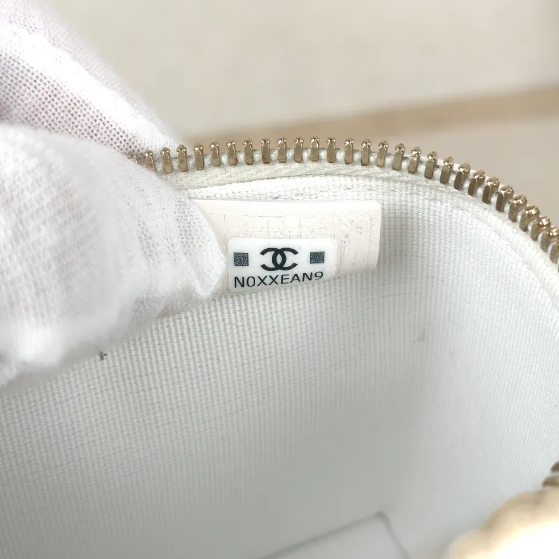 Chanel Crossbody Bag lp Box Bag Top Handle Crossbody Bag White Grained Calfskin 19.5 × 5 × 11 cm — detail view 10 of 15