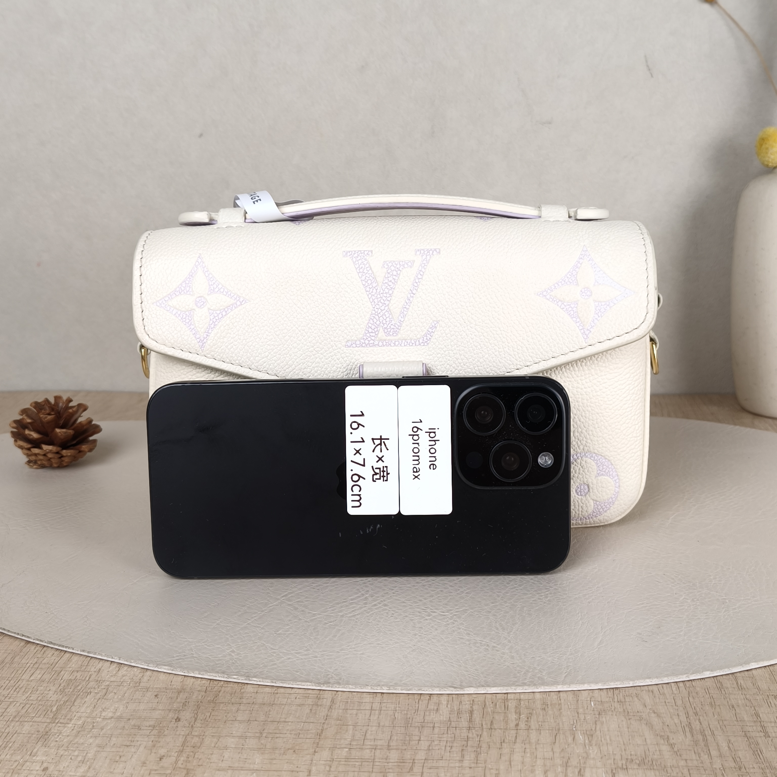 Louis Vuitton Crossbody Bag Pochette Métis East West White · Empreinte Embossed Calfskin Small21.5 × 6 × 13.5 cm — cover view 5 of 5