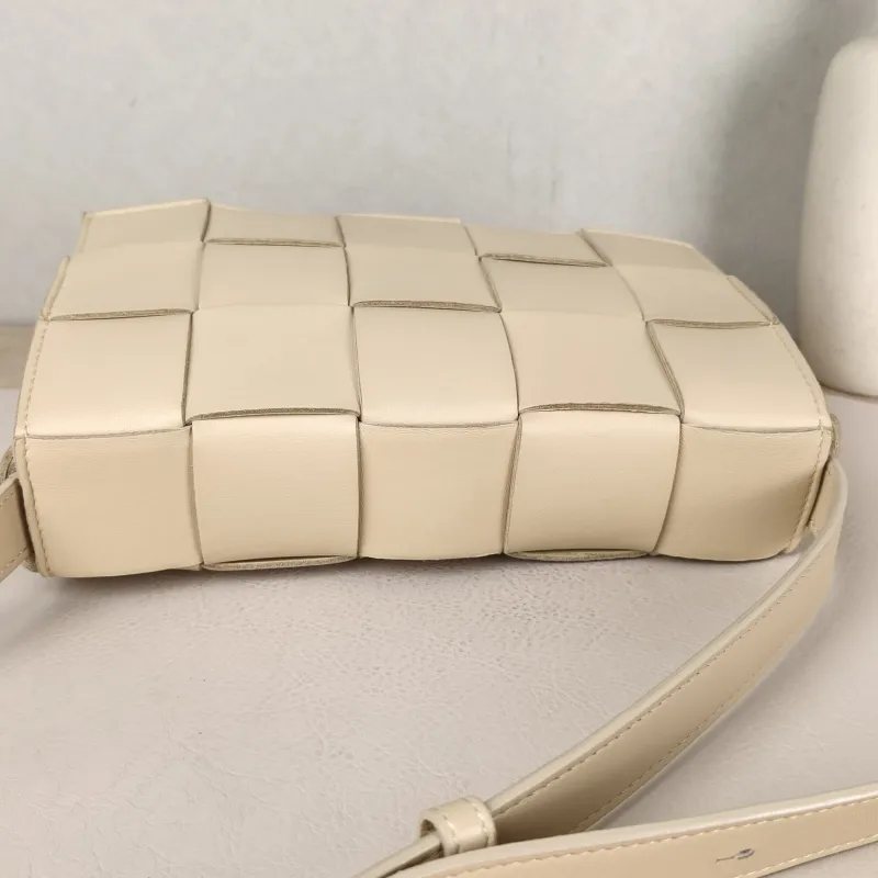 Bottega Veneta Crossbody Bag Cassette Woven Beige Lambskin Medium 23 × 5 × 15 cm — detail view 9 of 12