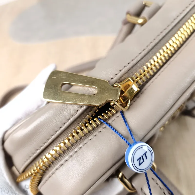 Miumiu Top Handle Bag Arcadie MatelasséCollection Edition Grey Lambskin Small 19 × 6 × 13 cm — detail view 4 of 11
