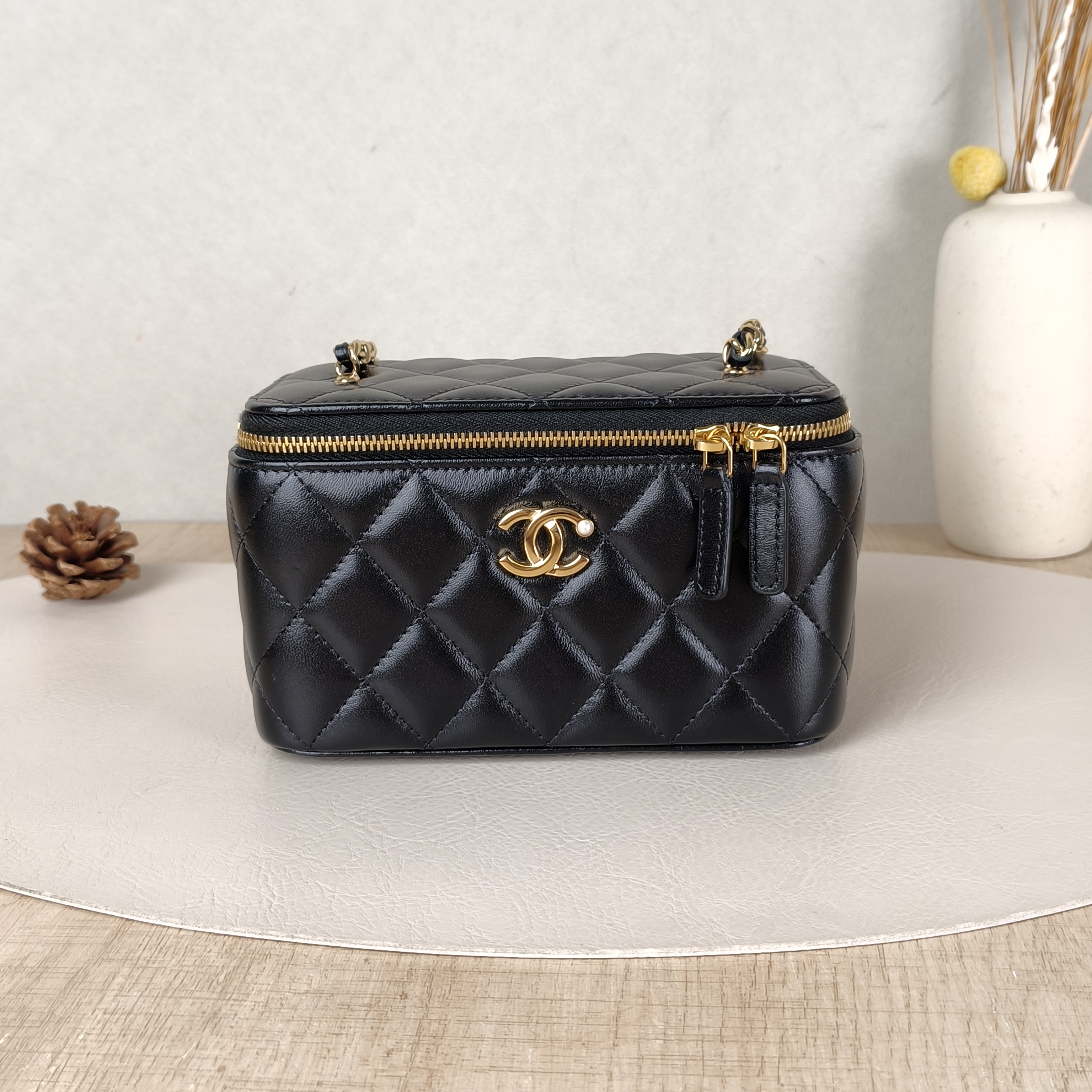 Chanel Crossbody Bag Pearl Edition Black Lambskin One Size16 × 8 × 9.5 cm