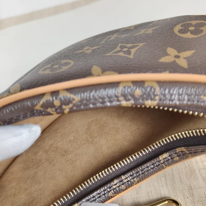 Louis Vuitton Crossbody Bag Loop Monogram PVC Small 23 × 6 × 13 cm — detail view 1 of 10