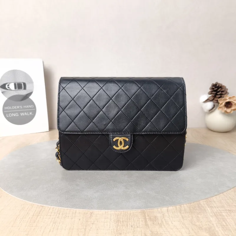 Chanel Crossbody Bag Crossbody Bag Black Lambskin One Size21.5 × 8 × 18 cm