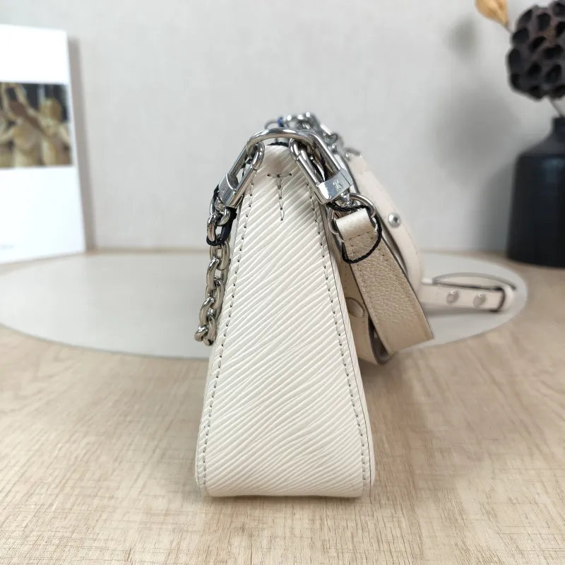 Louis Vuitton Shoulder Bag MARELLINI White Epi Embossed Calfskinmini19 × 6.5 × 13.5 cm — detail view 8 of 11
