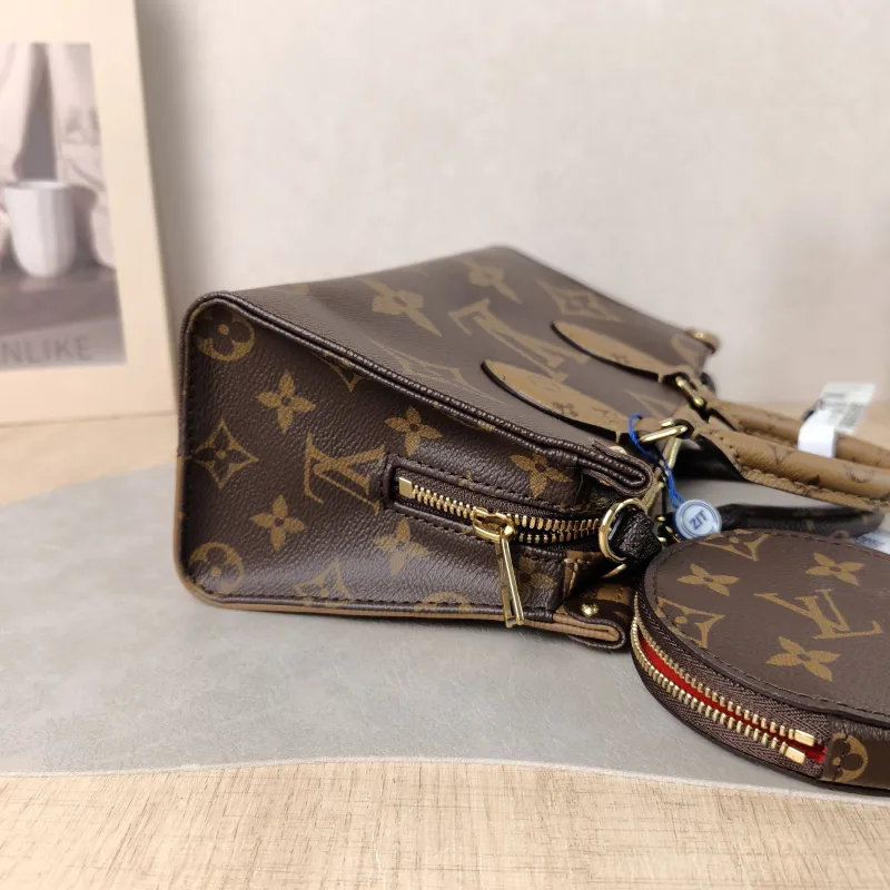 Louis Vuitton Crossbody Bag Onthego East West Monogram PVC Small 25 × 10 × 13 cm — detail view 3 of 16