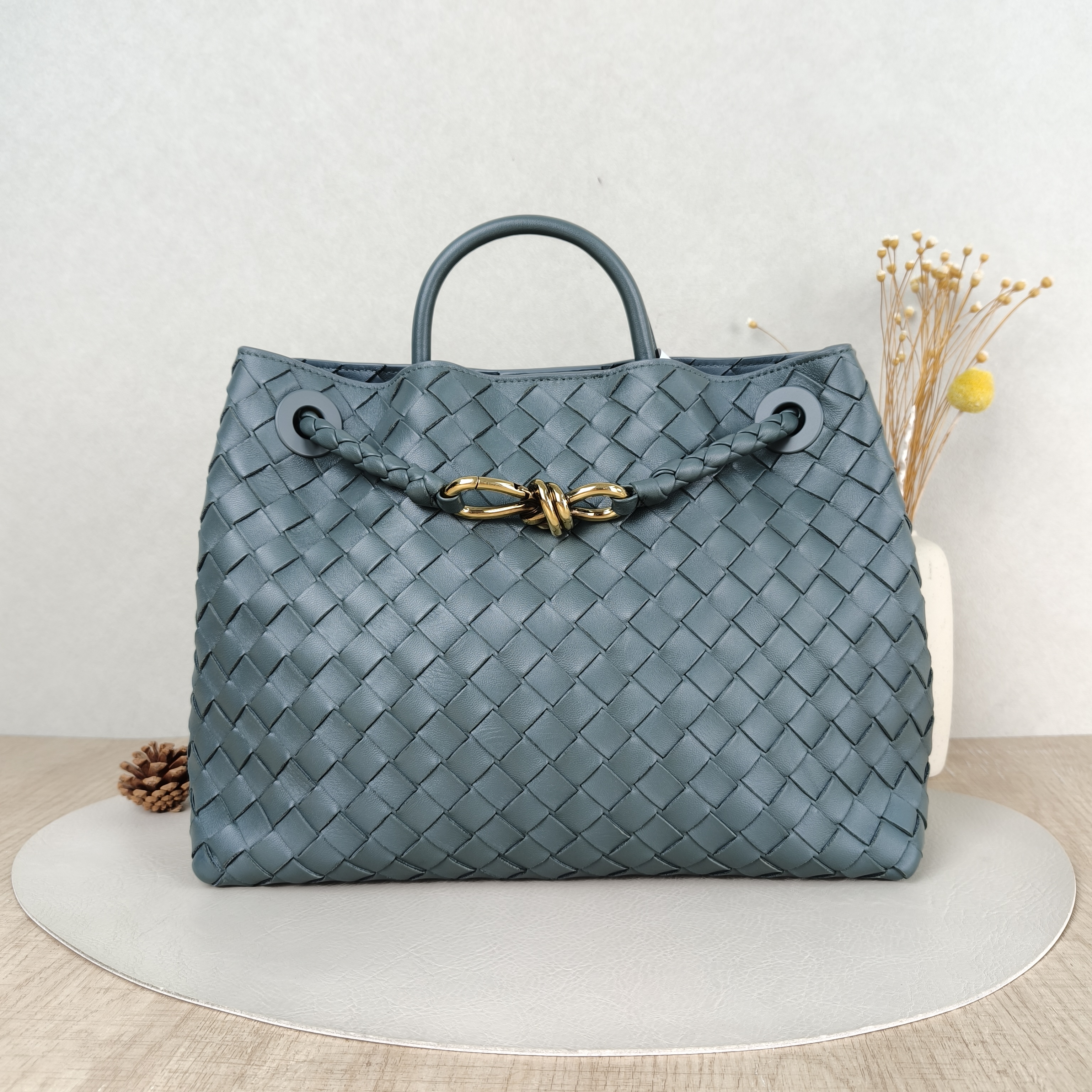 Bottega Veneta Shoulder Bag Andiamo Woven Lambskin Medium32 × 11 × 25 cm