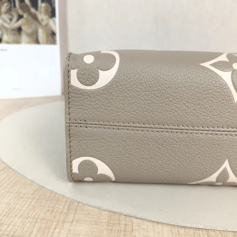 Louis Vuitton Shoulder Bag Onthego · White Monogram Empreinte Embossed Calfskin Small 25 × 11.5 × 19 cm — detail view 1 of 10