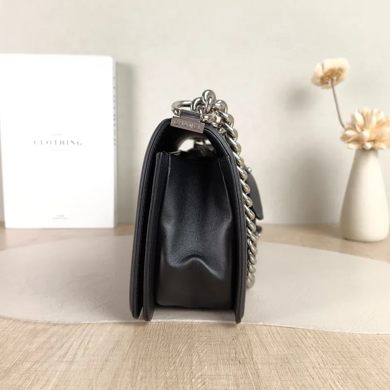 Chanel Crossbody Bagv leboy Black Lambskin Medium25 × 9 × 15 cm — detail view 6 of 11