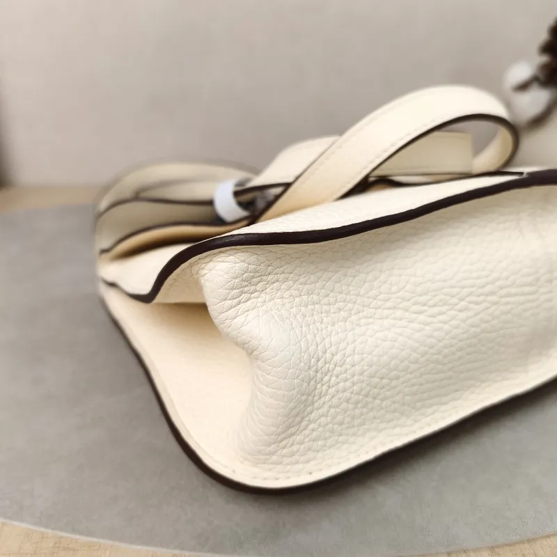 Hermès Shoulder Bag Halzan 25I2 Taurillon Clemence TC Calfskin Small25 × 8 × 17 cm — detail view 16 of 17