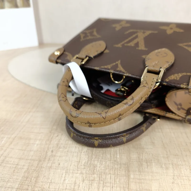 Louis Vuitton Crossbody Bag Onthego BB Monogram PVC BB 18 × 8.5 × 15 cm — detail view 7 of 12