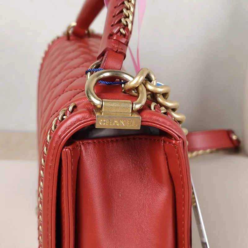 Chanel Crossbody Bag Le Boy​ Red Lambskin Medium 25 × 9 × 15 cm 24 — detail view 1 of 16