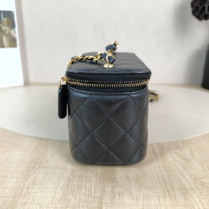 Chanel Crossbody Bag Edition 16 × 8 × 9.5 cm — detail view 8 of 13