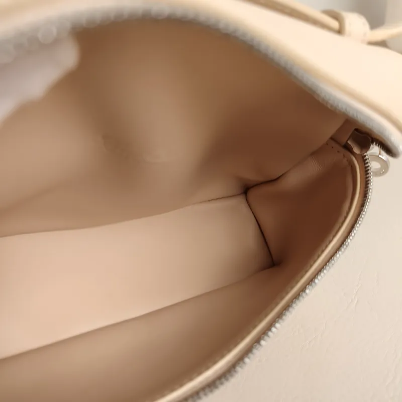 Loro Piana Crossbody Bag Extra Pocket L19 Calfskin One Size 19 × 7 × 11.5 cm — detail view 2 of 8