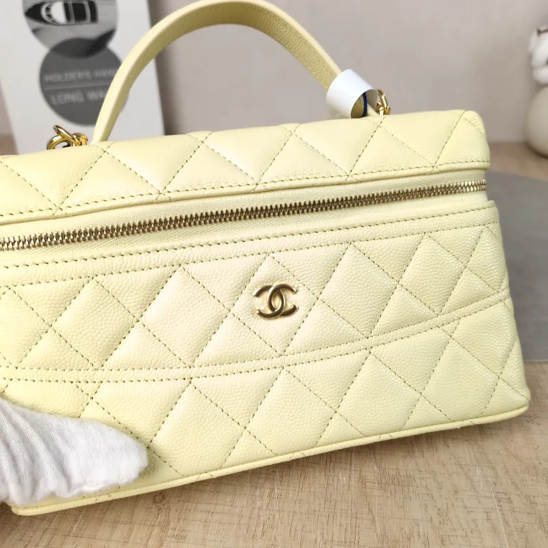 Chanel Crossbody Bag lp Yellow Grained Calfskin One Size 19.5 × 5 × 17 cm — detail view 7 of 11