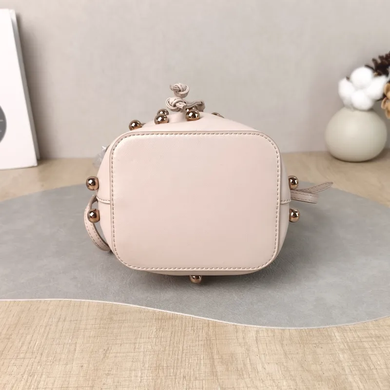 FENDI Crossbody Bag Mon Tresor Bucket Bag Pink Calfskin Mini 12 × 10 × 18 cm — cover view 3 of 5