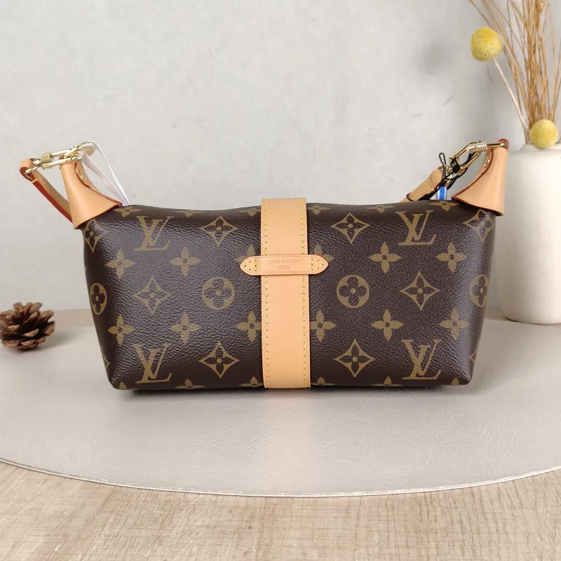 Louis Vuitton Shoulder Bag Pochette Mia Monogram PVC One Size 22 × 8 × 14.5 cm — cover view 3 of 6