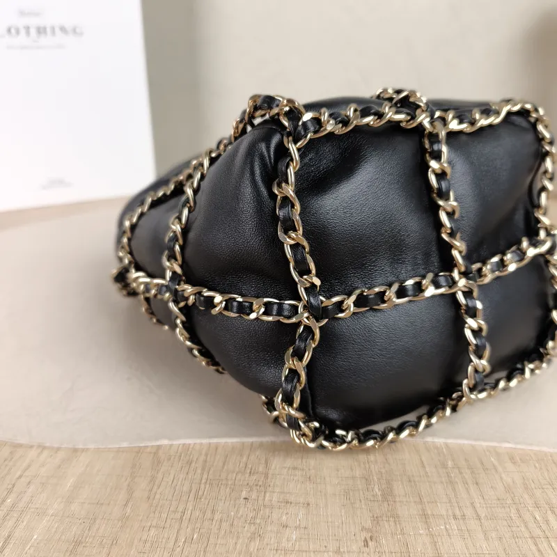 Chanel Crossbody Bag Crossbody Bag Black Lambskin One Size12 × 11 × 18 cm — detail view 10 of 12
