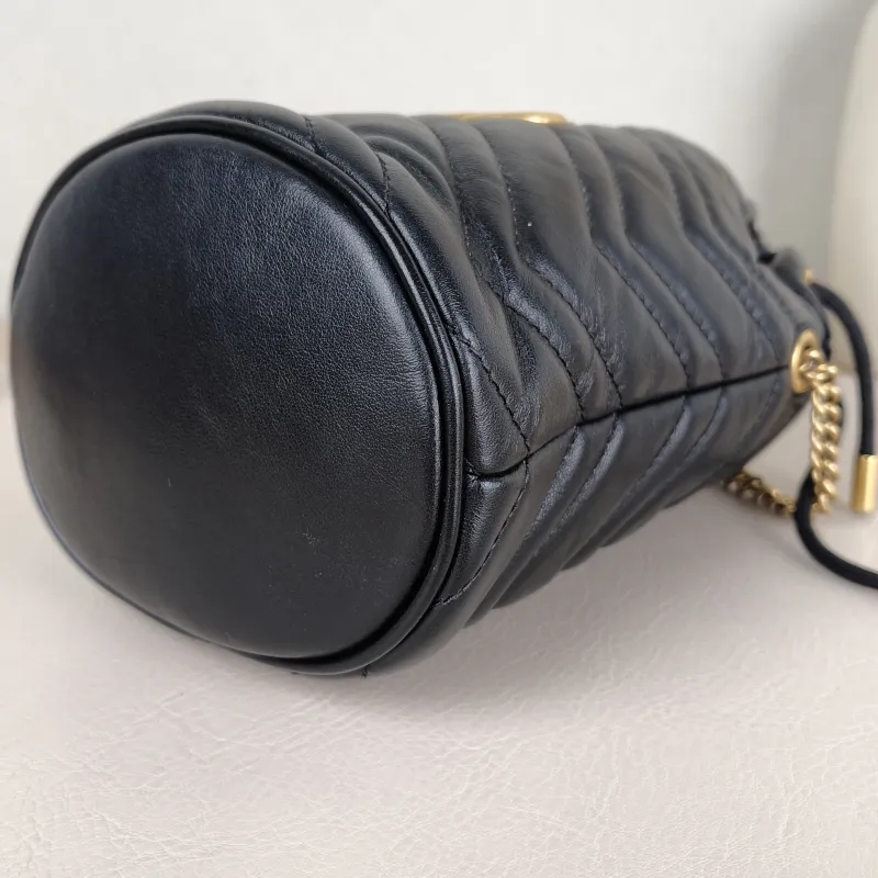 GUCCI Crossbody Bag GG Marmont Marmont Bucket Bag Black with Gold-Tone Hardware Calfskinmini13 × 10 × 17.5 cm — detail view 4 of 11