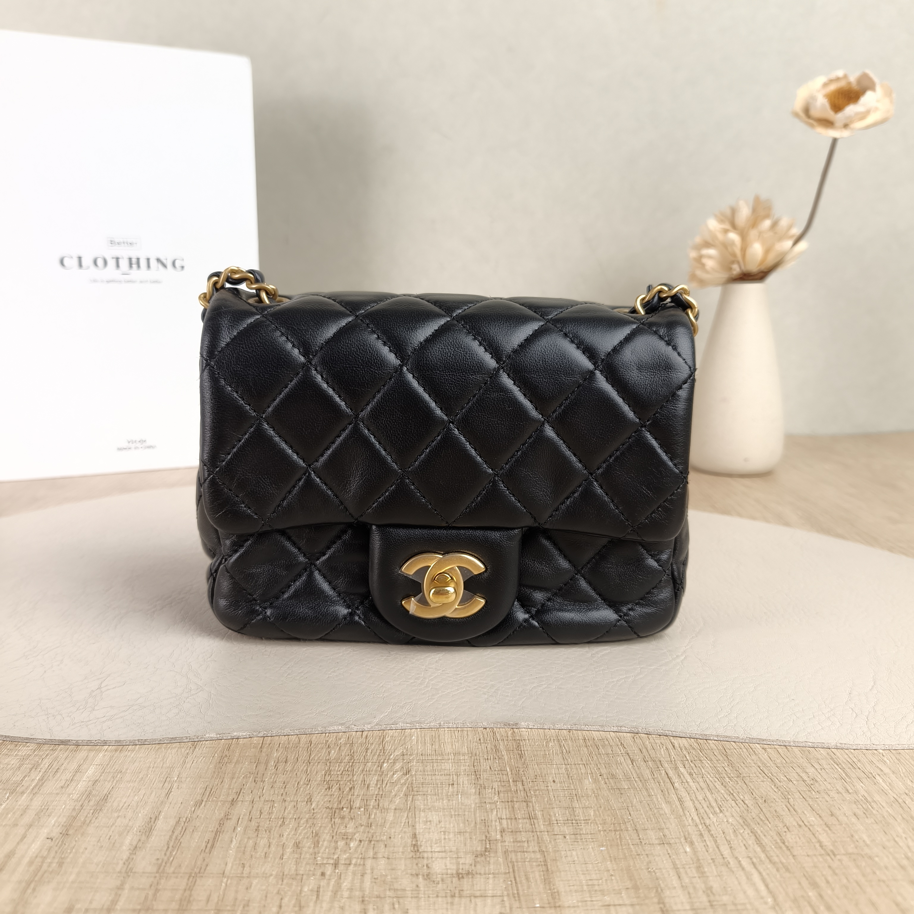 Chanel Crossbody Bag Classic Flap Mini CF Mini Black with Gold-Tone Hardware SL ambskinmini17 × 8 × 13.5 cm