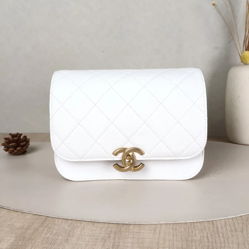 Chanel Crossbody Bag Messenger Bag White Grained Calfskin One Size19 × 10 × 14 cm
