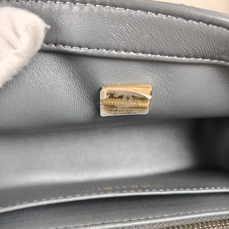 Chanel Crossbody Bag25b c mini Grey Lambskin mini20 × 6 × 12 cm — detail view 2 of 14