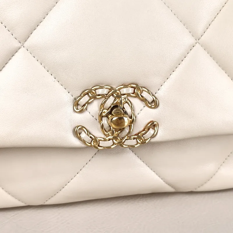 Chanel Crossbody Bag 19Bag Beige Lambskin Small 26 × 9 × 16 cm 30 — detail view 10 of 15