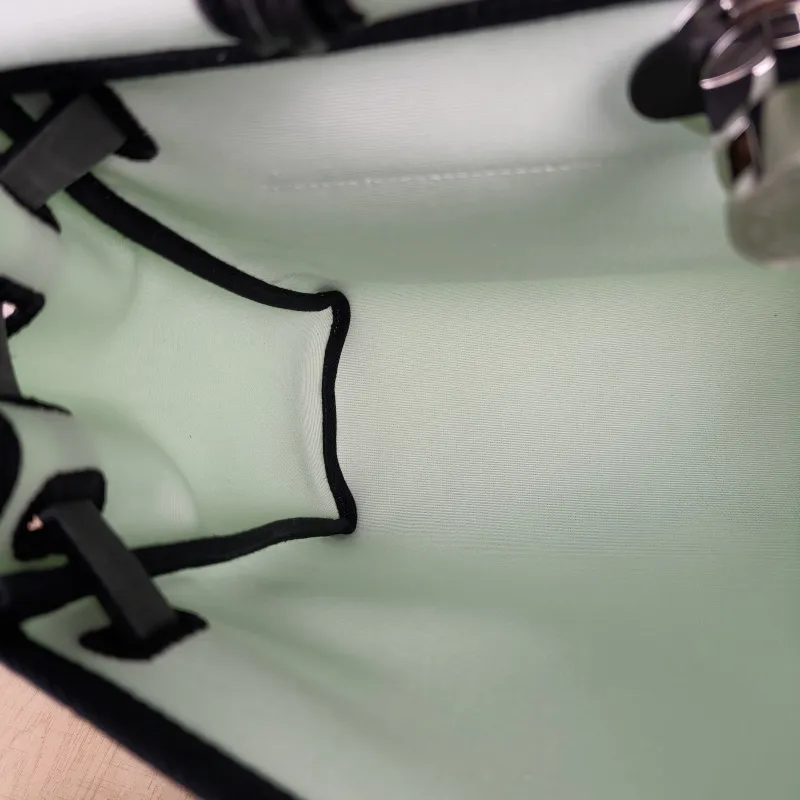 Hermès Shoulder Bag Herbag 31 Green Canvas Medium31 × 10 × 25 cm — detail view 4 of 14