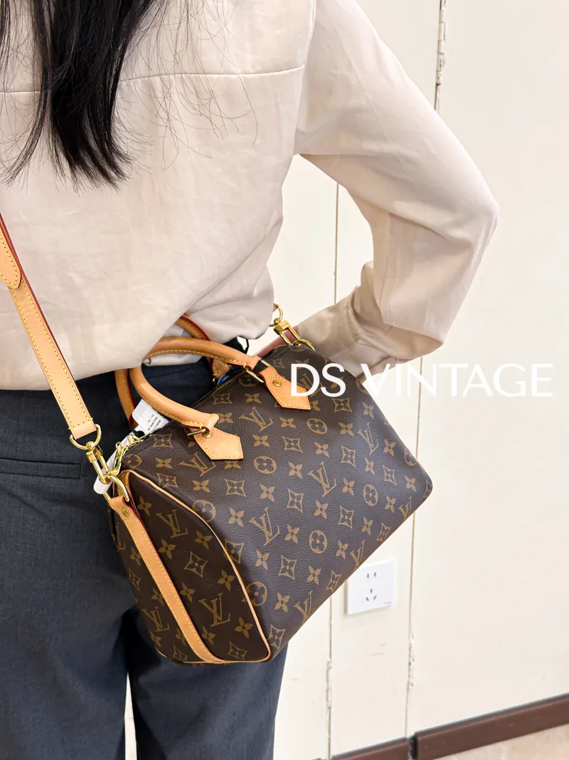 Louis Vuitton Crossbody Bag Speedy25Shoulder Strap Edition-Monogram PVC Medium25 × 15 × 19 cm — on-model view 3 of 3