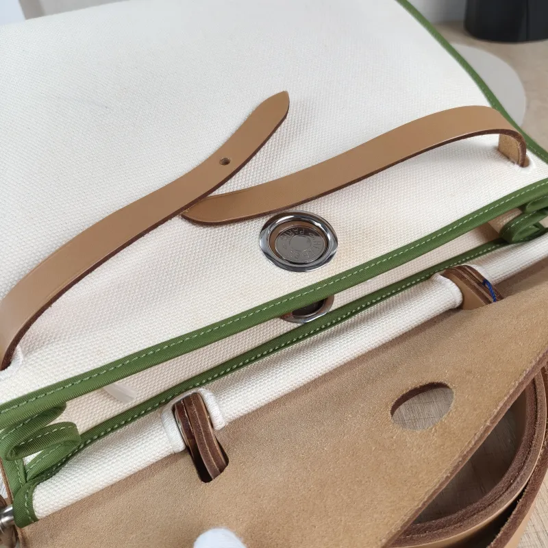 Hermès Crossbody Bag Herbag 31Green White Canvas Medium30.5 × 11 × 25.5 cm — detail view 6 of 16