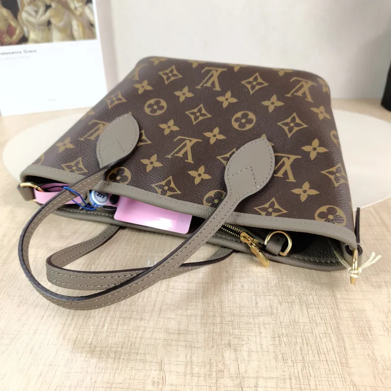 Louis Vuitton Crossbody Bag NEVERFULL INSIDE OUT BB PVC · Calfskin BB 26.5 × 11 × 16.5 cm — detail view 5 of 12