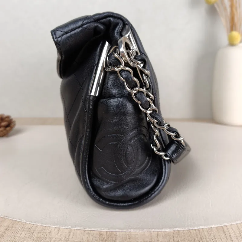 Chanel Crossbody Bag Hobo C Black Lambskin One Size 26 × 8 × 23 cm 10 — detail view 9 of 14
