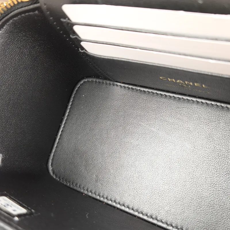 Chanel Crossbody Bag Edition Black Lambskin Mini 16 × 8 × 9.5 cm — detail view 2 of 15