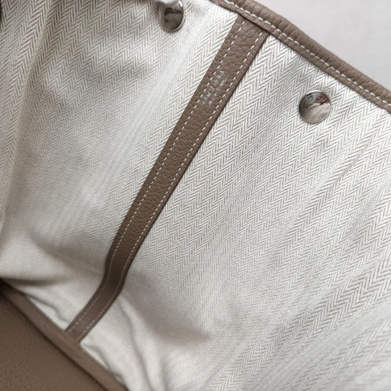 Hermès Top Handle Bag Garden Party 36 36 Negonda Calfskin Large 36 × 17 × 26 cm A — detail view 2 of 12