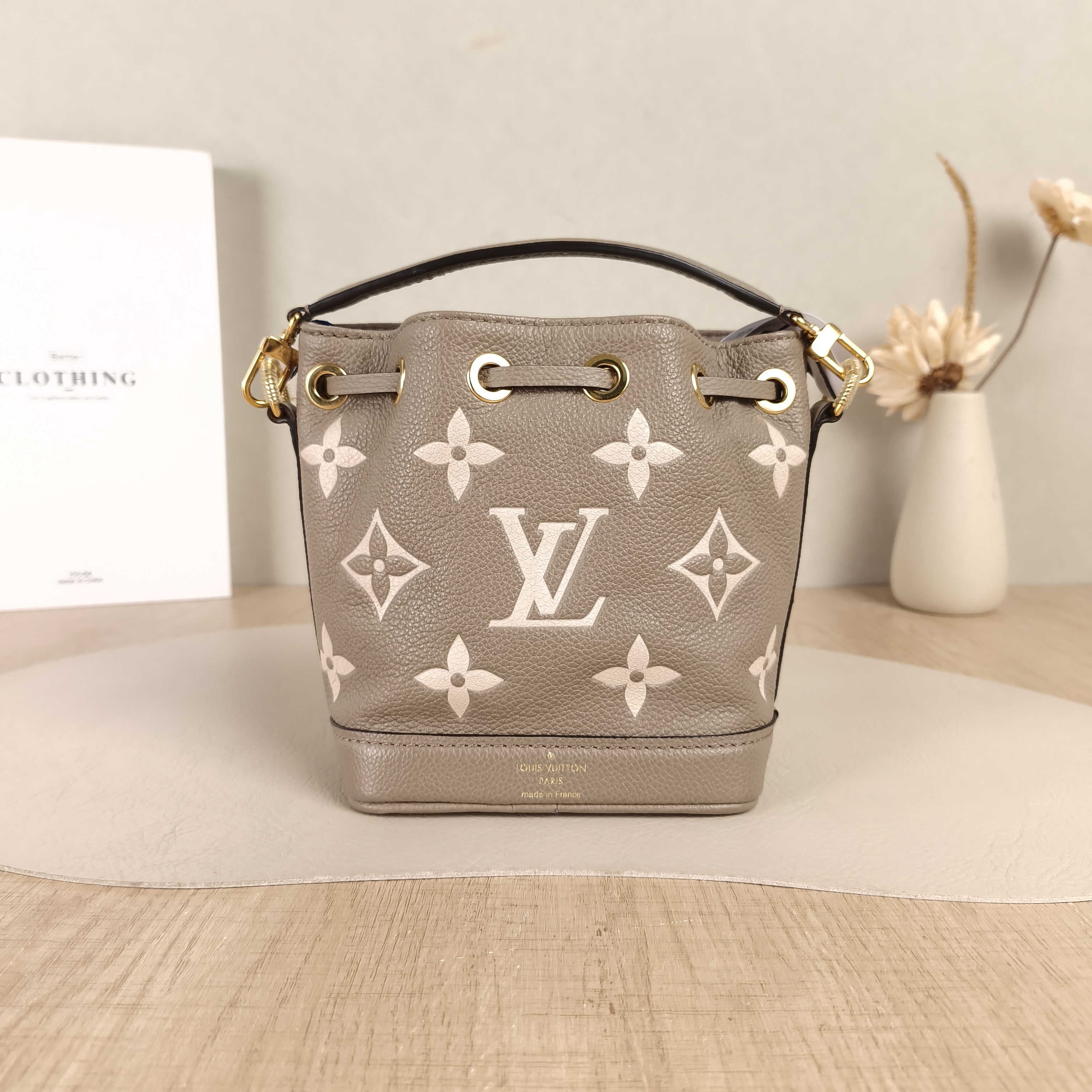 Louis Vuitton Crossbody Bag NANO NOÉ Bucket Bag Nano · White Empreinte Embossed Calfskin Monogramnano13 × 10 × 16 cm — cover view 4 of 5
