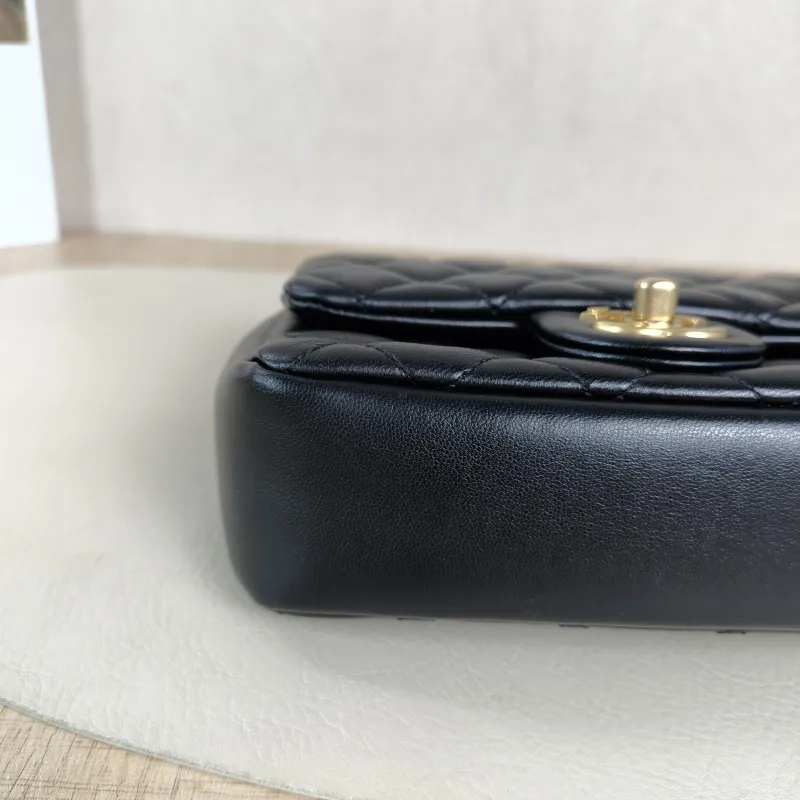 Chanel Crossbody Bag Pearl Black Lambskinmini17 × 5 × 12.5 cm — detail view 1 of 12