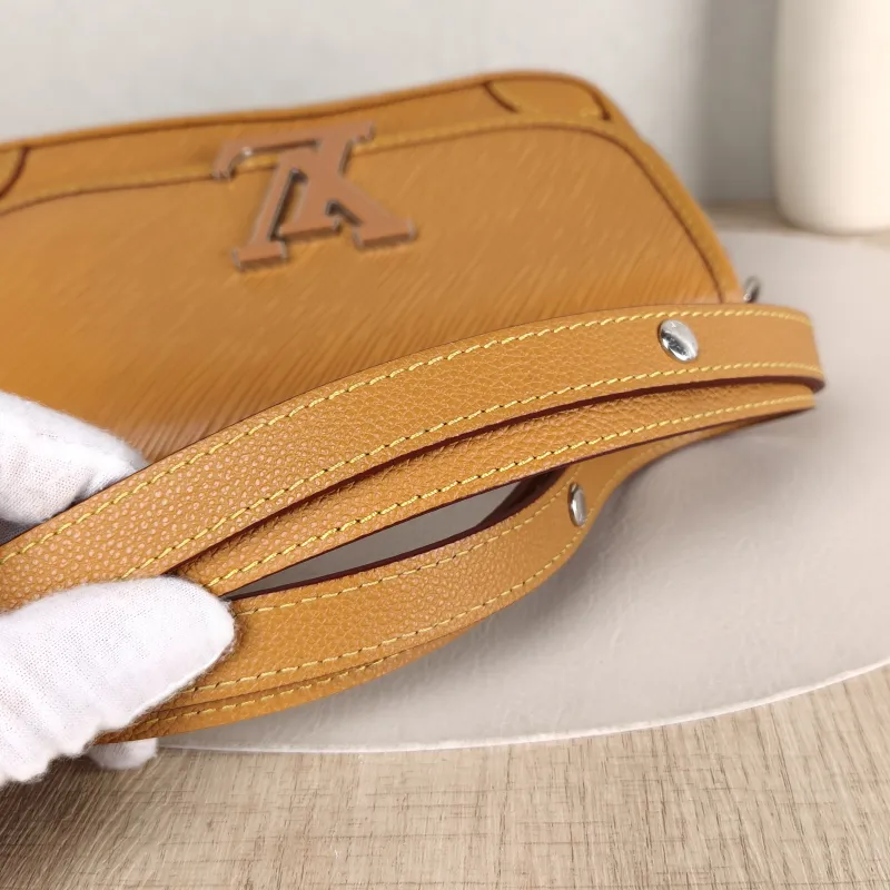 Louis Vuitton Shoulder Bag BUCI Epi Embossed Calfskin One Size 24.5 × 9 × 15.5 cm — detail view 2 of 11