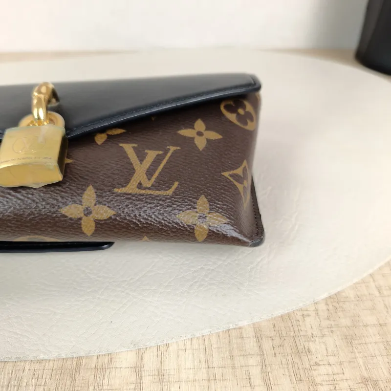 Louis Vuitton Shoulder Bag PADLOCK ON STRAP Black PVC Mini 19 × 3 × 11 cm — detail view 1 of 11