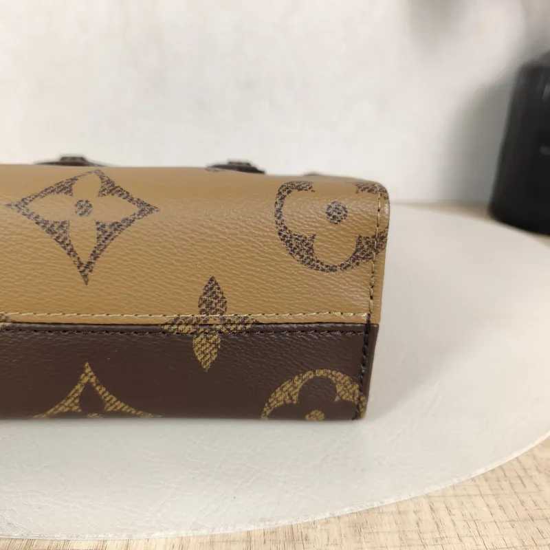 Louis Vuitton Crossbody Bag Onthego BB Monogram PVC BB 18 × 8.5 × 15 cm — detail view 2 of 12