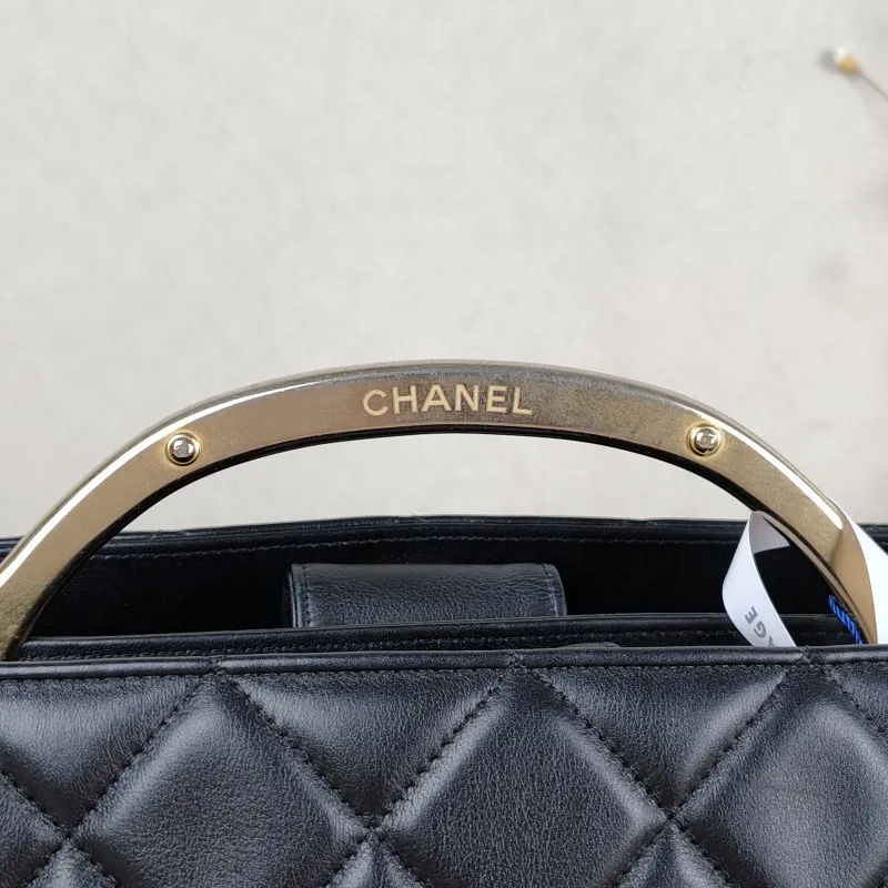Chanel Shoulder Bag Tote Bag Black Calfskin Large 28 × 11 × 19 cm — detail view 13 of 13