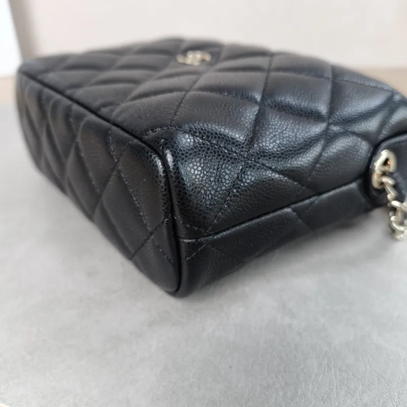 Chanel Crossbody Bag25c Vanity Case Bag Black Grained Calfskin15.5 × 6 × 12 cm — detail view 12 of 16
