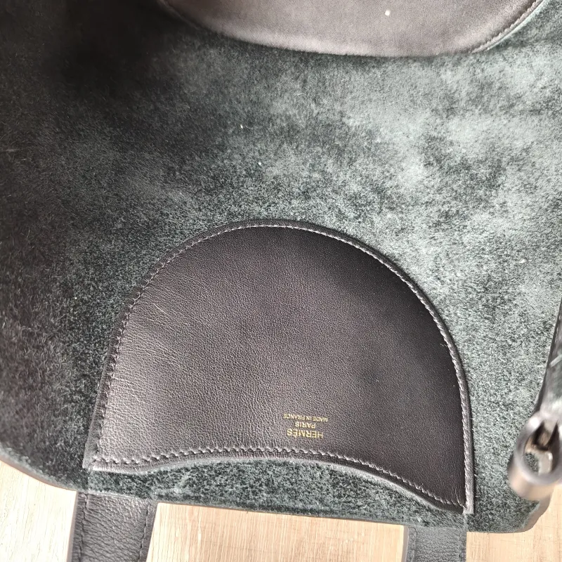 Hermès Top Handle Bag In-the-Loop 23 89Black Taurillon Clemence TC Calfskin Medium 23 × 15 × 25 cm B — detail view 11 of 12