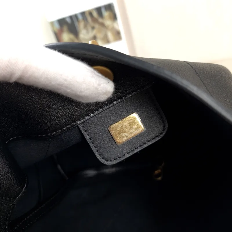 Chanel Shoulder Bag hobo Black Lambskin One Size 20 × 9 × 20 cm — detail view 9 of 10
